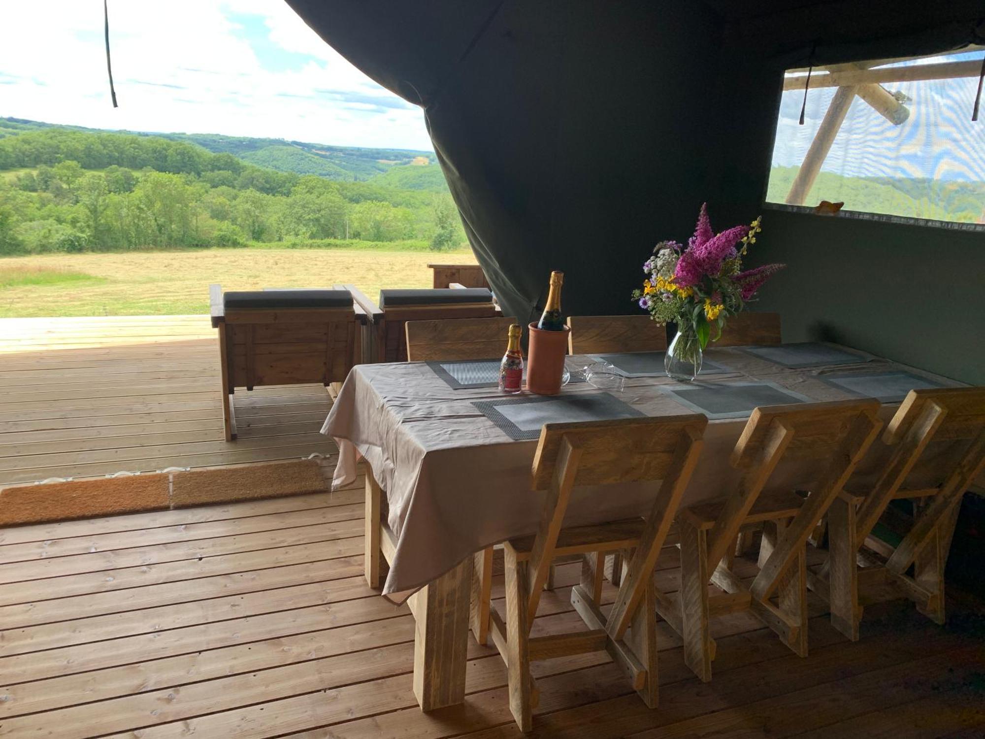 Safari Tent Lodges With A Beautiful View At Lot Sous Toile Montamel Buitenkant foto